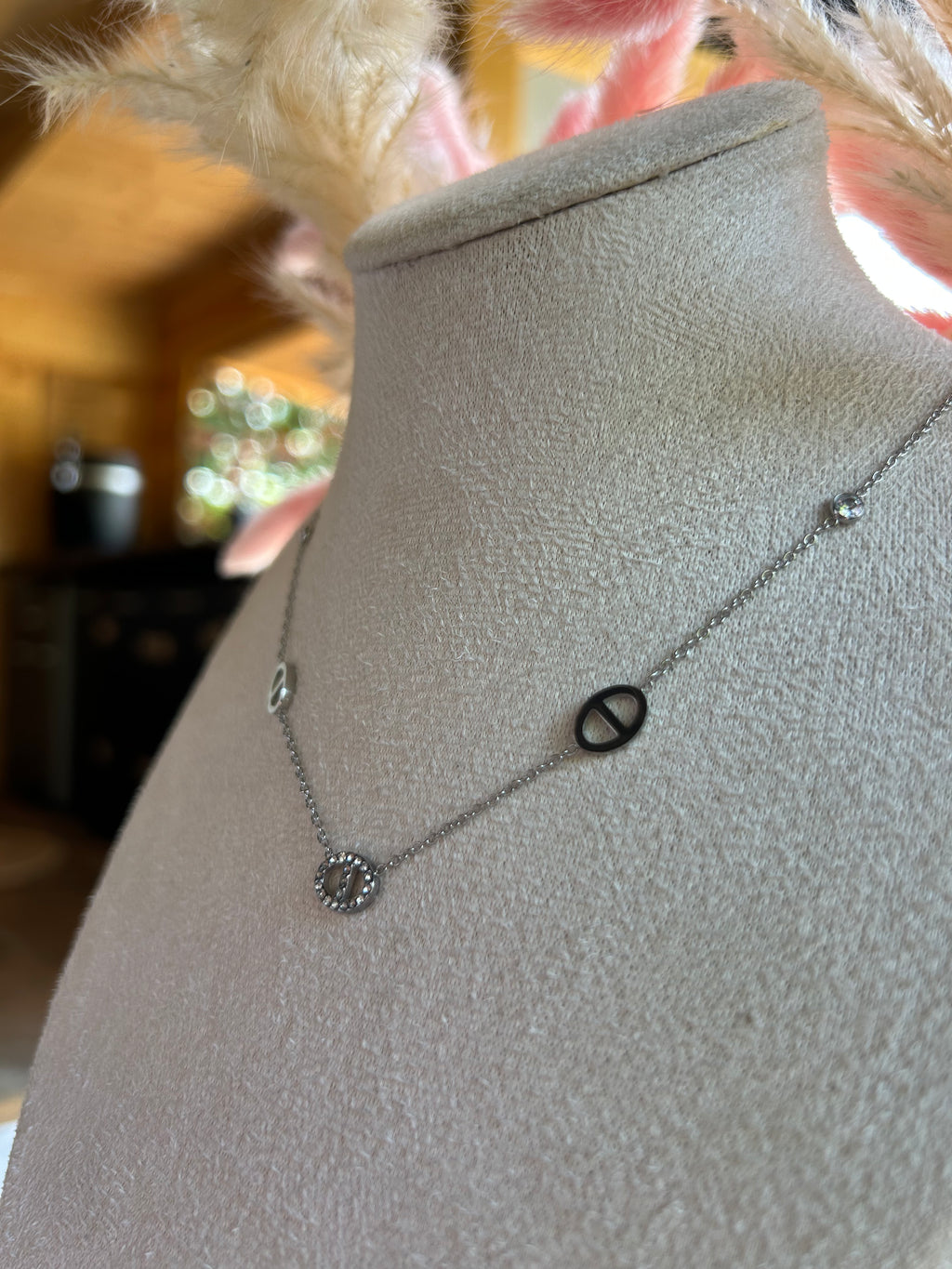 collier marine strass
