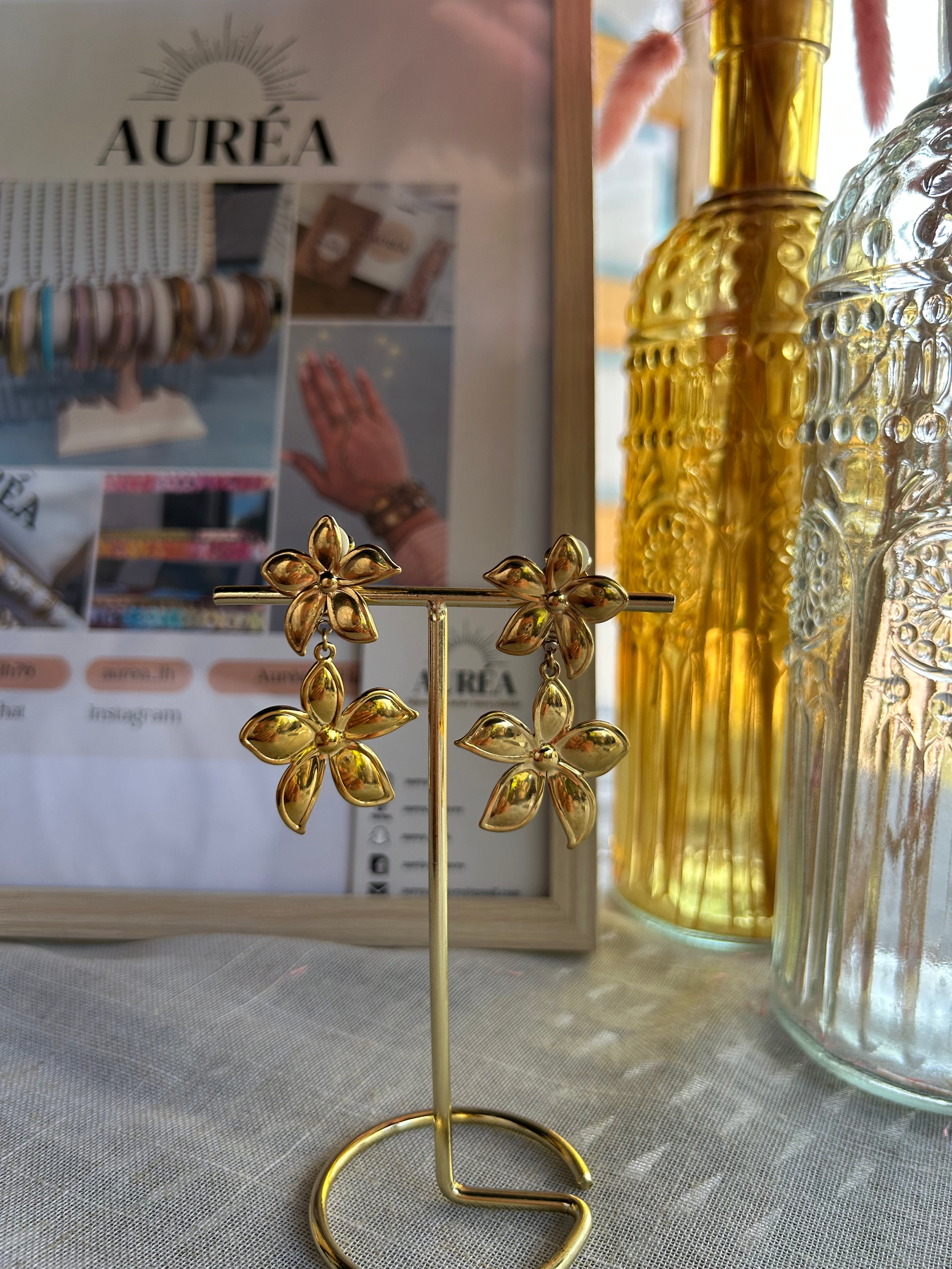 fleur doré pendante